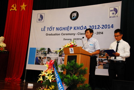 Ông Trương Vĩnh Như Nguyện, Giám đốc điều hành LogiGear, chi nhánh Đà Nẵng trong buổi lễ tốt nghiệp năm 2014