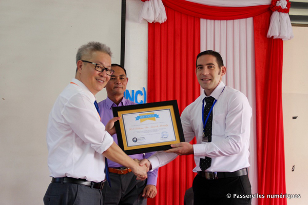John Munger, PNC's General Manager handing over a certificate to a guest